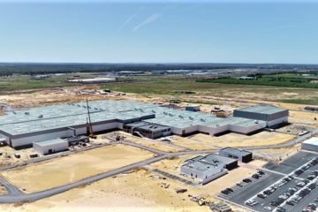 D’une capacité de production annuelle de 100 000 véhicules, la nouvelle usine de PSA devrait bien vite monter en cadence. En atteste le lancement des travaux d’extension de ce complexe dont la capacité de production sera doublée avant même 2023.